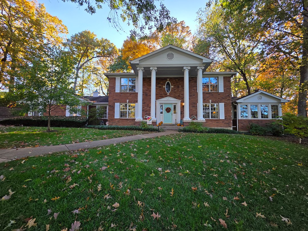 Top Quality Exterior in Town and Country, Mo